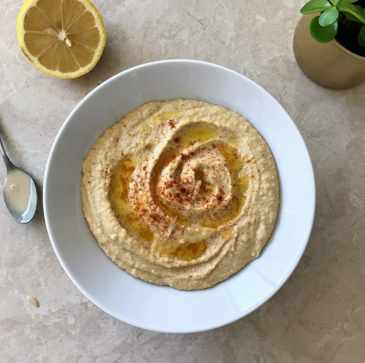 Super Easy 5 Minute Hummus